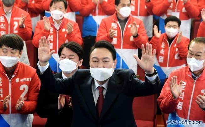 △2022年3月，尹锡悦当选韩国总统。